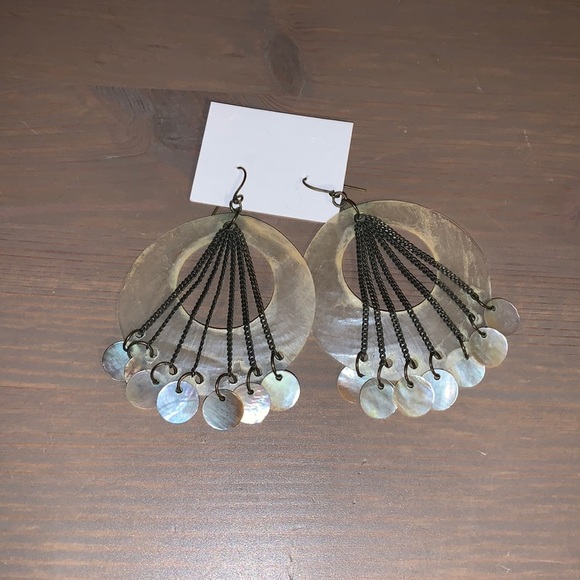 🆕 Handmade Cream Iridescent Abalone Shell Boho Hoop Earrings - Picture 2 of 3
